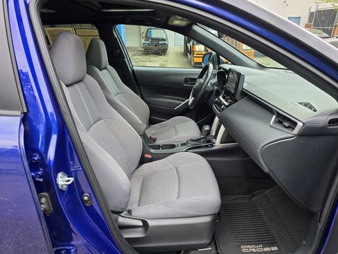 Used 2023 Toyota Corolla Cross AWD Hybrid w/ Moonroof Package image 11
