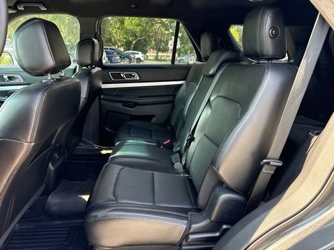 Used 2017 Ford Explorer XLT w/ Equipment Group 202A FWD image 6