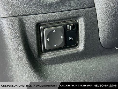 Used 2016 Nissan Versa S FWD image 10