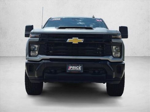 Used 2024 Chevrolet Silverado 2500 W/T AWD/4WD image 2