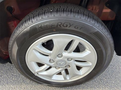 Used 2024 Hyundai Venue SE image 19