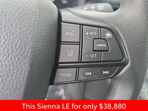 Used 2025 Toyota Sienna LE image 25