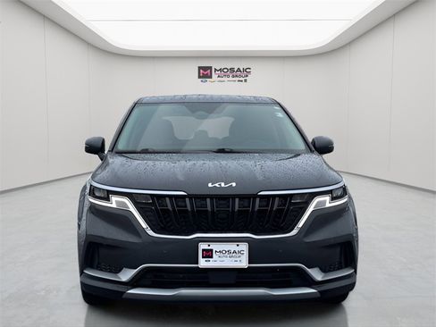 Used 2024 Kia Carnival EX image 2