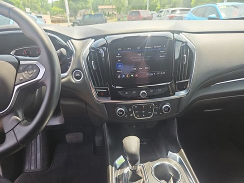 Used 2023 Chevrolet Traverse LT FWD image 18