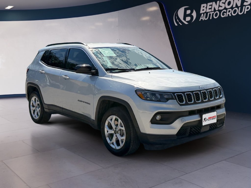 Used 2026 Jeep Compass Latitude AWD/4WD image 7