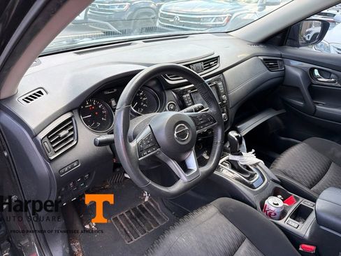 Used 2017 Nissan Rogue SV w/ SV Premium Package FWD image 8