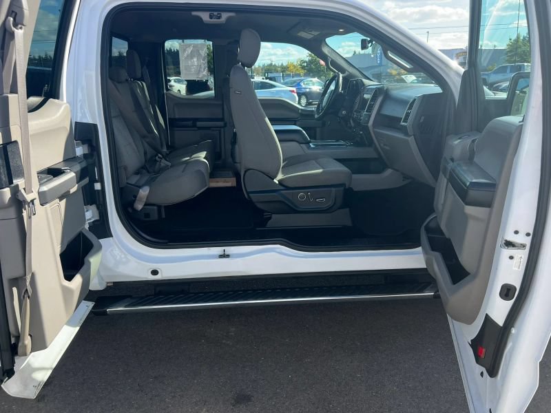 Used 2018 Ford F150 XLT w/ Equipment Group 302A Luxury AWD/4WD image 11