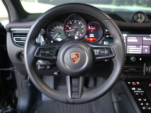 Used 2024 Porsche Macan image 13