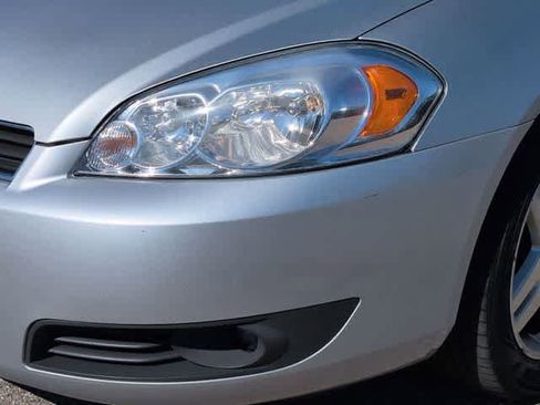 Used 2011 Chevrolet Impala LT FWD image 11
