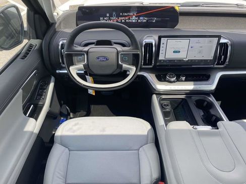 New 2025 Ford Expedition Max Platinum w/ Driver's Package image 10