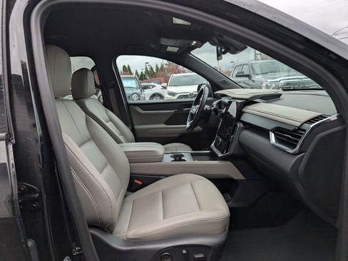 Used 2024 GMC Acadia Elevation image 11