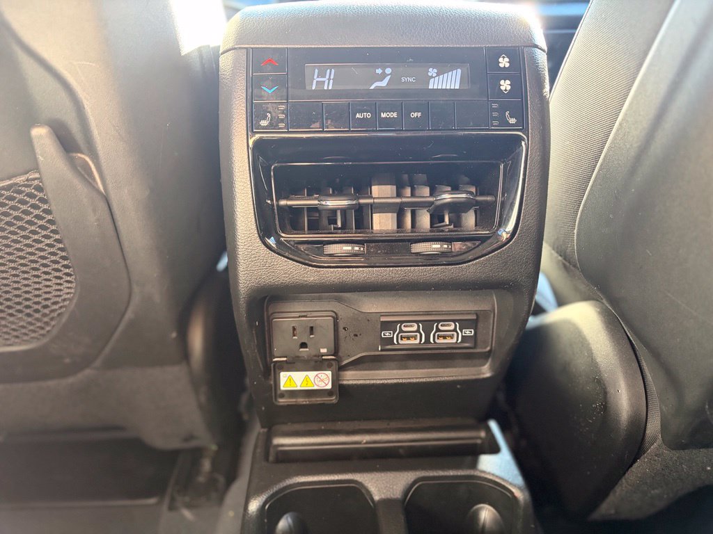 Certified 2023 Jeep Grand Cherokee L Limited AWD/4WD image 18