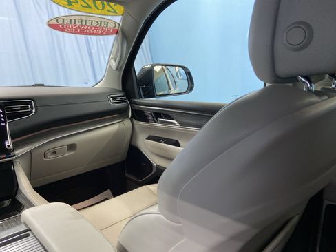 Used 2024 Jeep Wagoneer Series II w/ Flexible Seating Group image 35