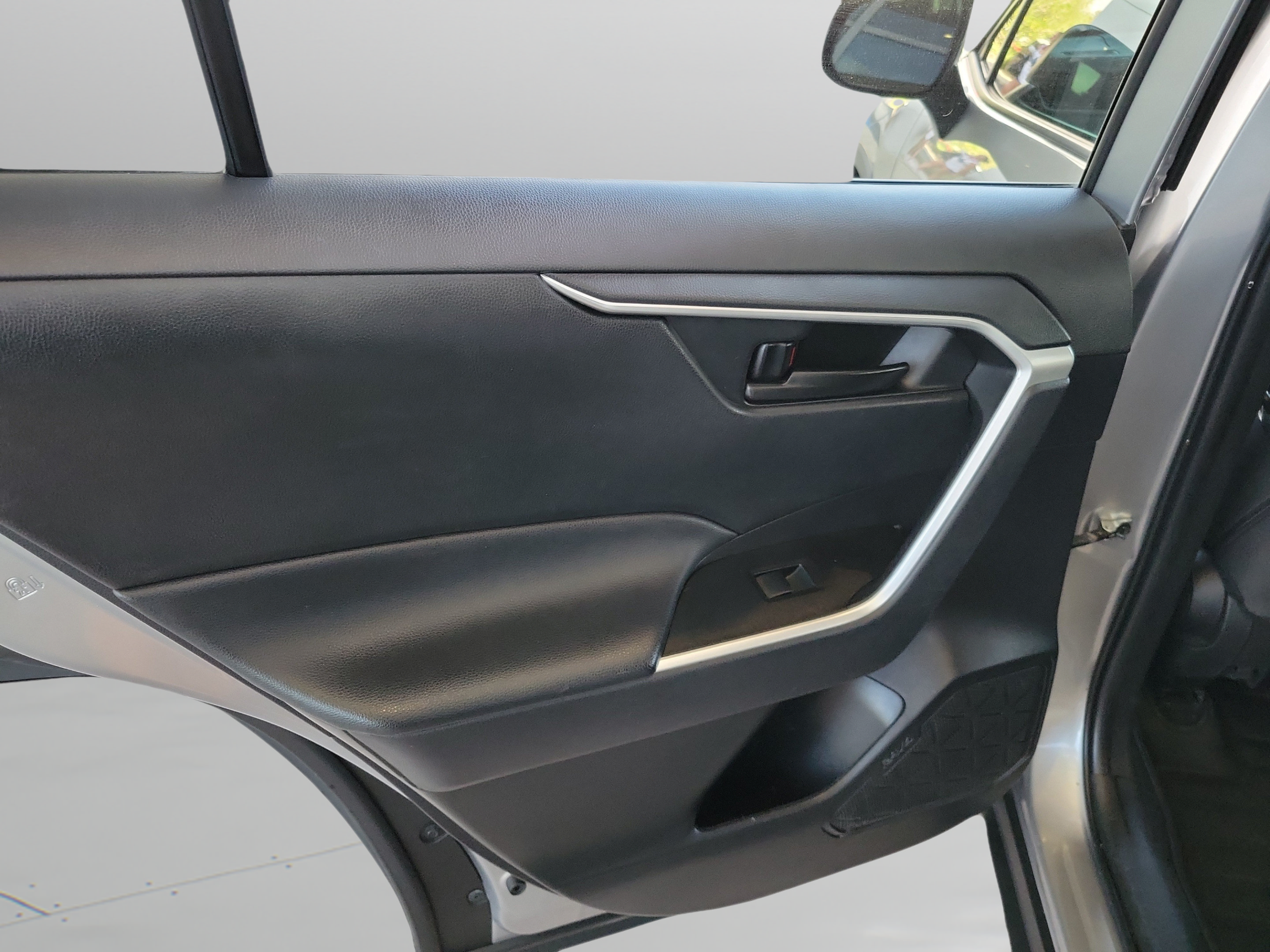 Used 2023 Toyota RAV4 LE FWD image 25