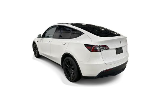 Certified 2022 Tesla Model Y Long Range AWD/4WD image 4