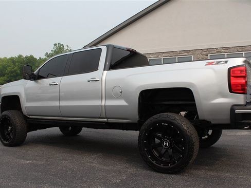 Used 2018 Chevrolet Silverado 2500 LT w/ LT Fleet Convenience Package AWD/4WD image 4