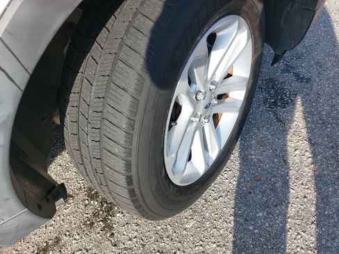 Used 2013 Ford Explorer XLT image 31