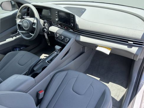New 2025 Hyundai Elantra SE FWD image 13