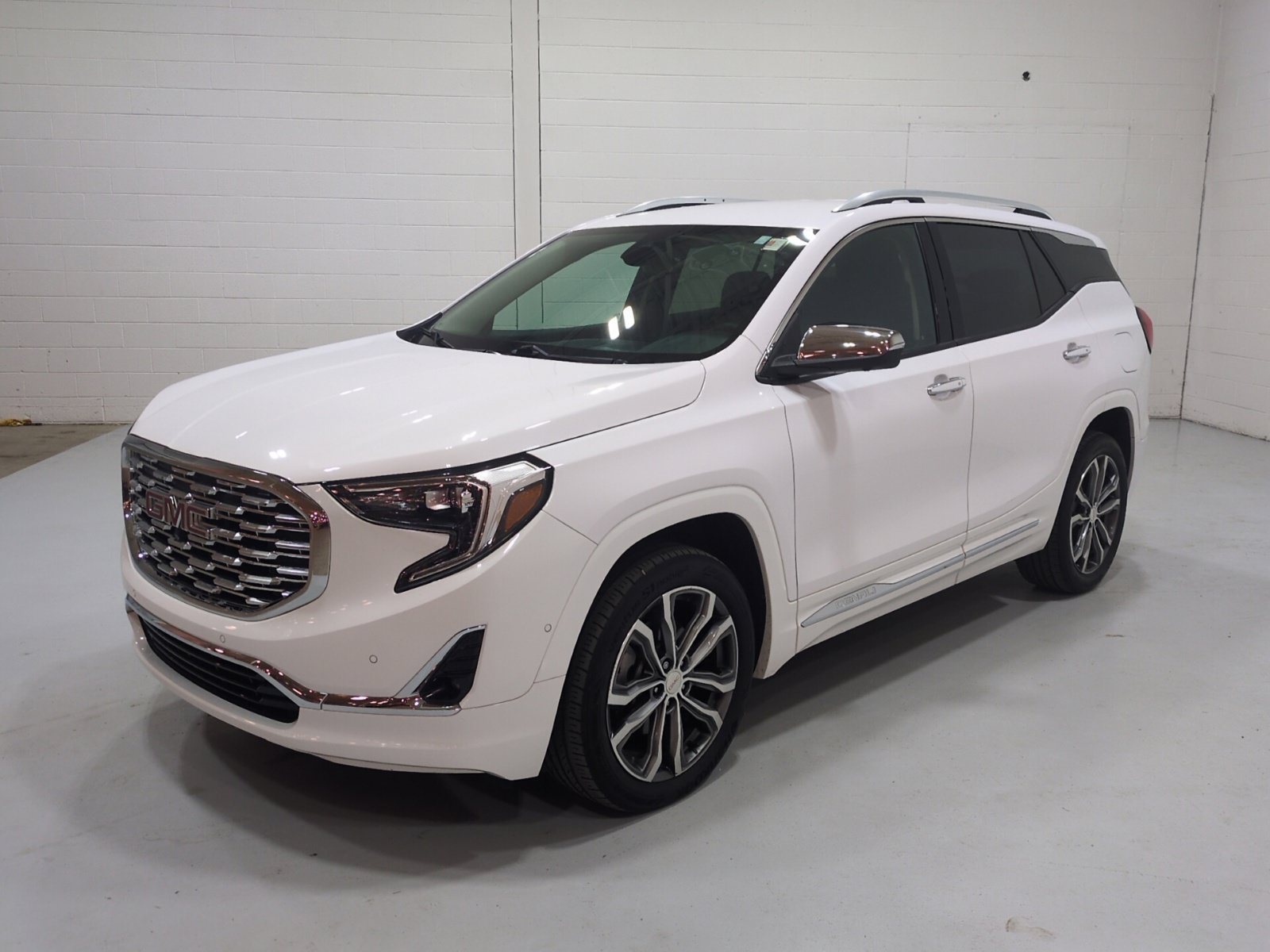 Used 2020 GMC Terrain Denali w/ Denali Premium Package AWD/4WD image 7