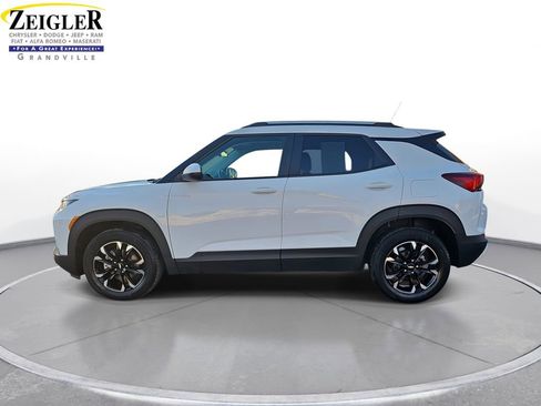 Used 2021 Chevrolet TrailBlazer LT w/ Premium Seating Package image 8