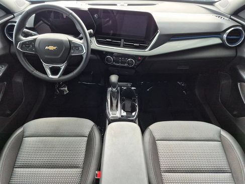 Used 2025 Chevrolet Trax LT w/ LT Convenience Package FWD image 24