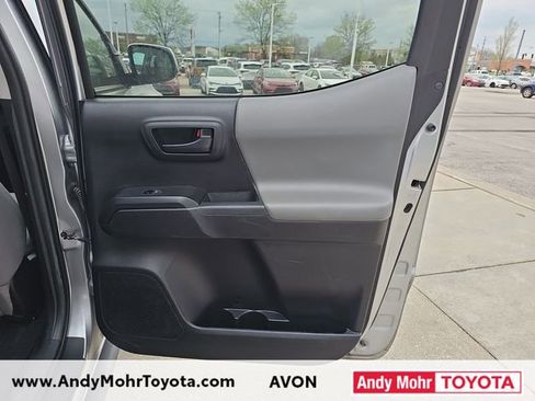 Used 2022 Toyota Tacoma SR AWD/4WD image 33