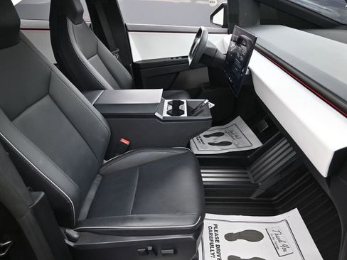 Used 2024 Tesla Cybertruck AWD Crew Cab image 30