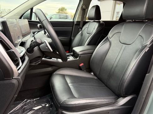 Used 2025 Kia Sorento EX image 18