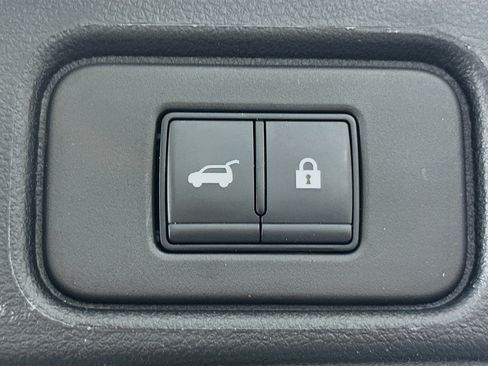 Used 2025 Nissan Pathfinder SV FWD image 30