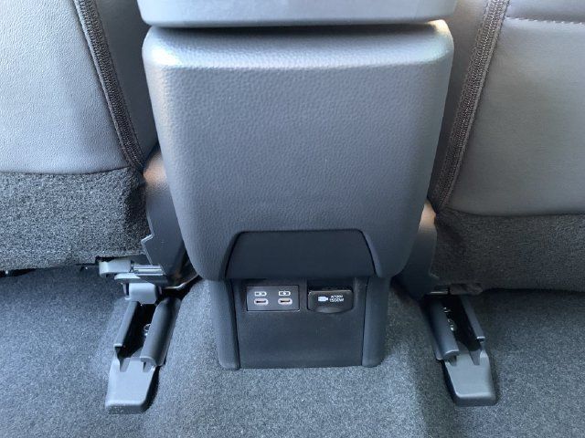 New 2025 Toyota Prius Plug-In Hybrid FWD image 33