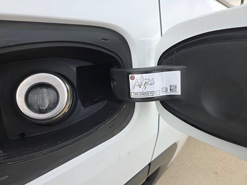 Used 2025 Jeep Compass Trailhawk AWD/4WD image 28