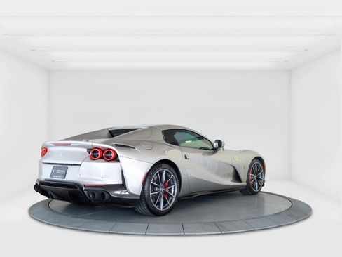 Used 2022 Ferrari 812 GTS RWD image 5