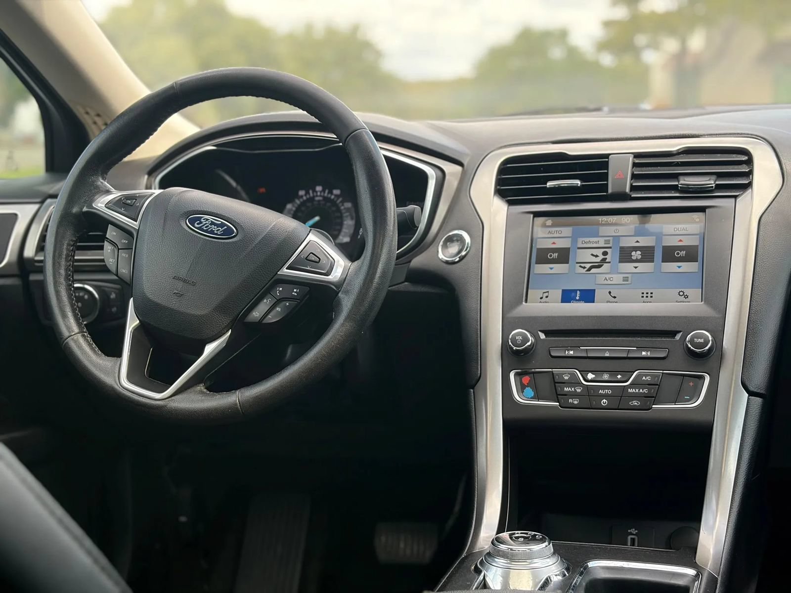 Used 2017 Ford Fusion SE w/ Equipment Group 201A FWD image 24