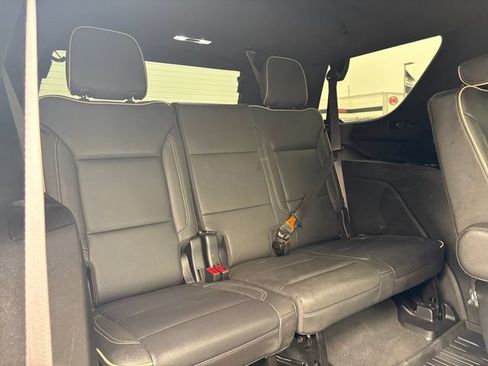 Used 2024 GMC Yukon SLT AWD/4WD image 16