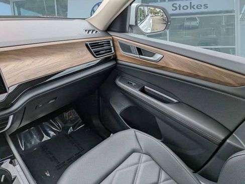 New 2026 Volkswagen Atlas SE FWD image 18
