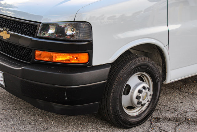 Used 2020 Chevrolet Express 3500 w/ Driver Convenience Package RWD image 5