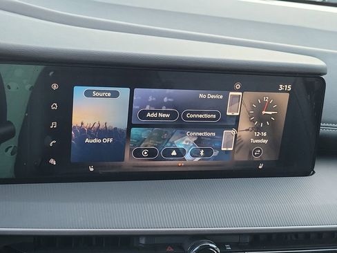 Certified 2025 Nissan Murano SV image 9