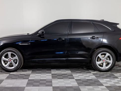 Used 2018 Jaguar F-PACE Premium image 3