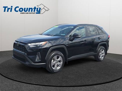 Used 2022 Toyota RAV4 XLE w/ Convenience Package image 3
