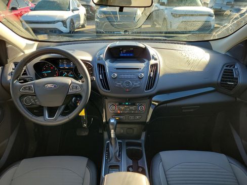 Used 2018 Ford Escape SE w/ SE Sport Appearance Package image 17