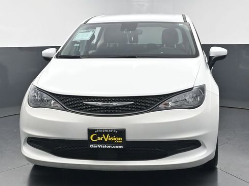 Used 2023 Chrysler Voyager LX FWD image 7