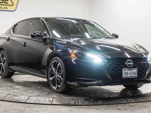 Used 2023 Nissan Altima 2.5 SR w/ SR Premium Package image 5