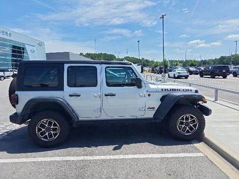 Used 2024 Jeep Wrangler Unlimited Rubicon w/ Technology Group AWD/4WD image 2