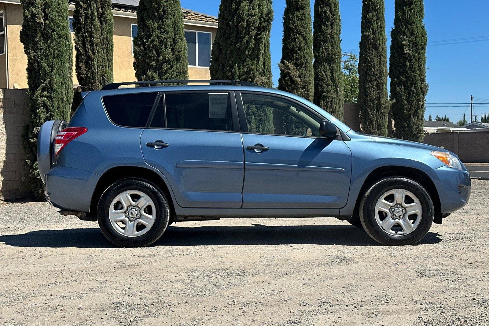 Used 2011 Toyota RAV4 4WD w/ Base L4 Extra Value Pkg image 2