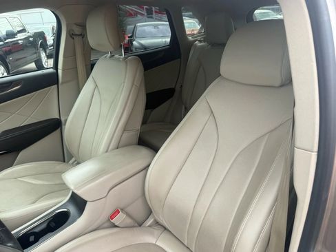 Used 2018 Lincoln MKC Reserve w/ Lincoln MKC Climate Package image 16