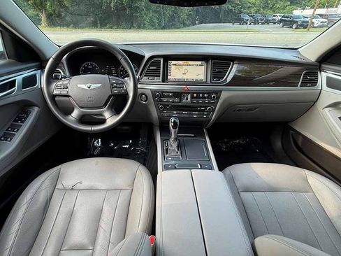 Used 2016 Hyundai Genesis 3.8 RWD image 15