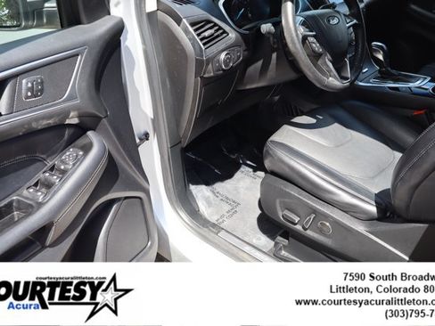 Used 2018 Ford Edge Titanium w/ Technology Package AWD/4WD image 22