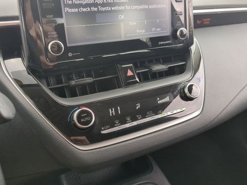Used 2022 Toyota Corolla LE image 19