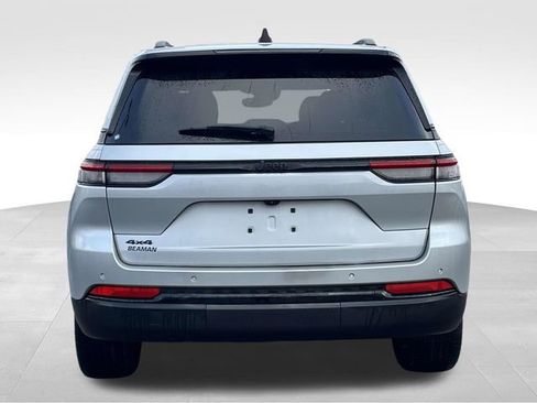 Used 2023 Jeep Grand Cherokee Altitude image 6