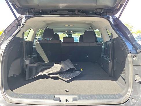 Used 2023 Toyota Highlander L image 5